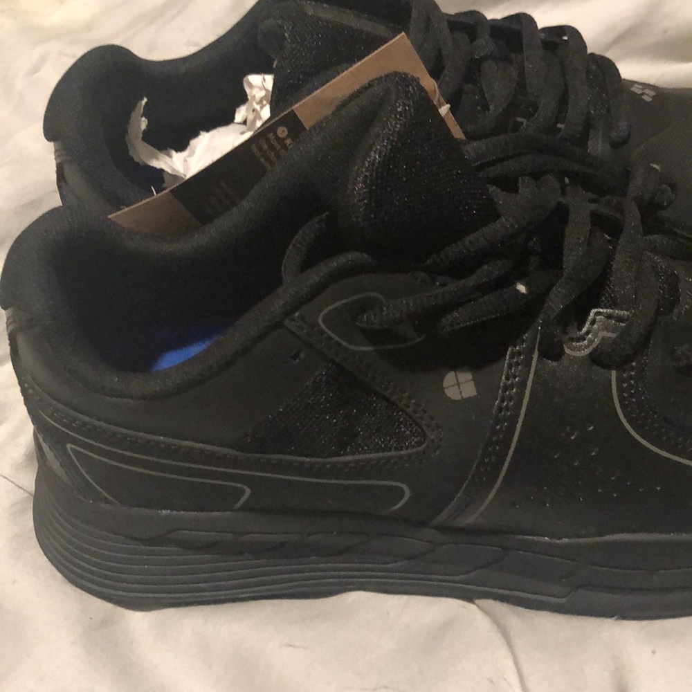 Black tennis shoes - Picture 7 of 10